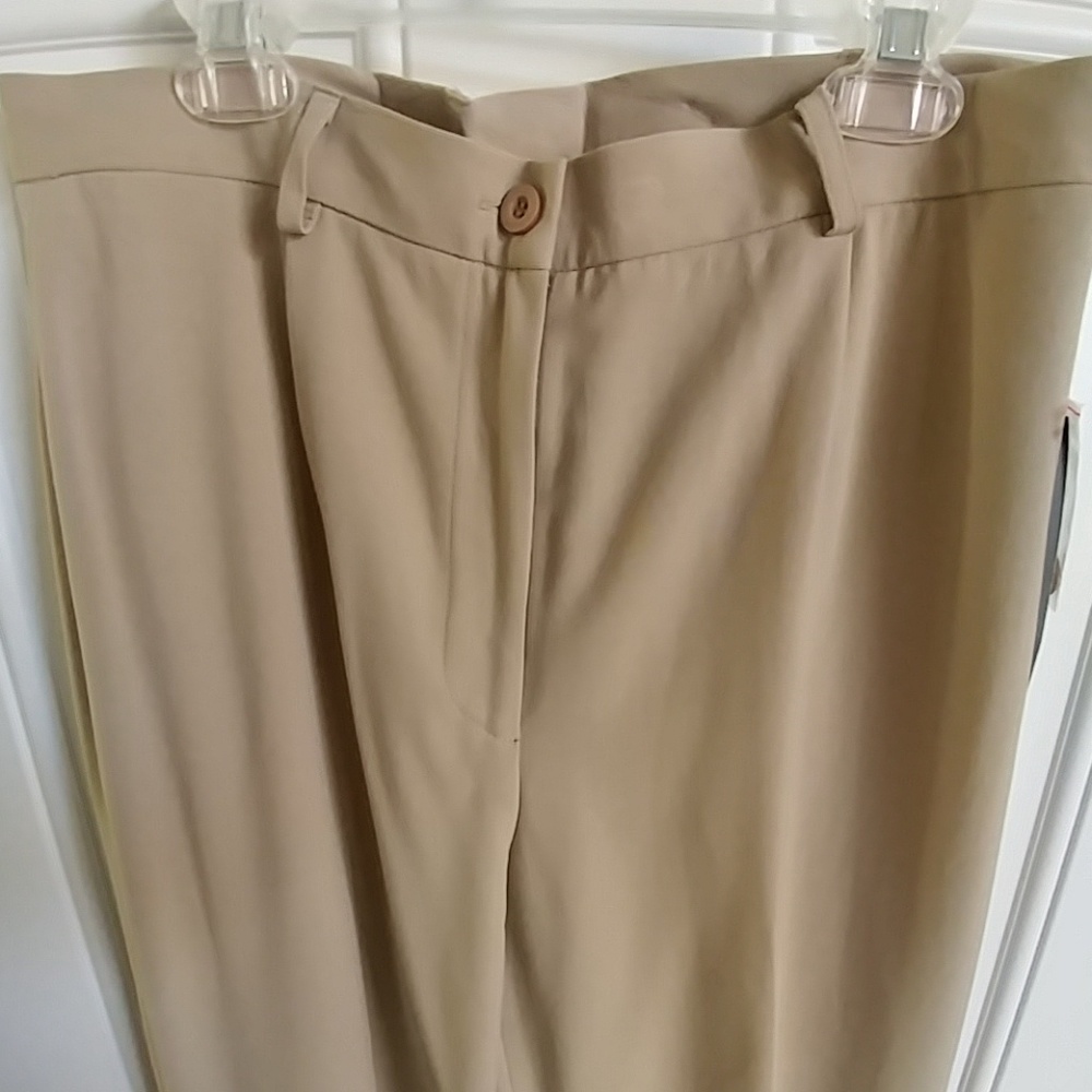 Straight leg neutral color comfortable pant sz10